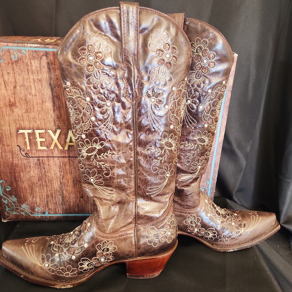 Women's cowboy boots